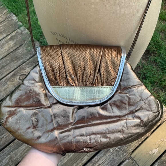 Vintage Genuine Metallic Clam-Shape Crossbody Bag - Picture 2 of 7